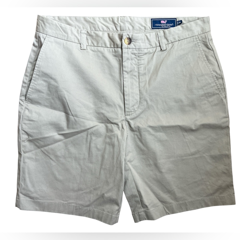 Vineyard Vines Men's Flat Front Shorts in Light Gray